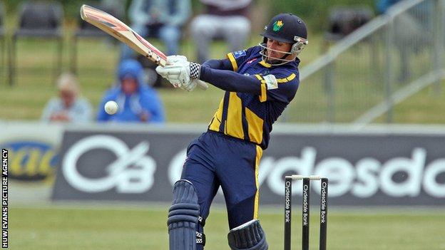 Mark Wallace top-scored for Glamorgan