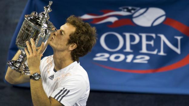 Andy Murray lifts the US Open trophy