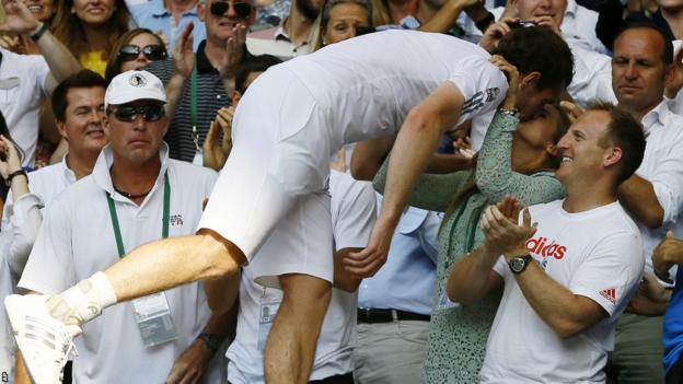 Andy Murray kisses girlfriend Kim Sears