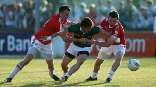 Kildare's Emmet Bolton tries to shrug off the attention of Conor Gormley and Cathal McCarron in the third round tie