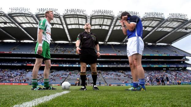 Referee Barry Cassidy tosses the coin with London captain Seamus Hannon with Cavan skipper Alan Clarke before the All-Ireland qualifier at Croke Park