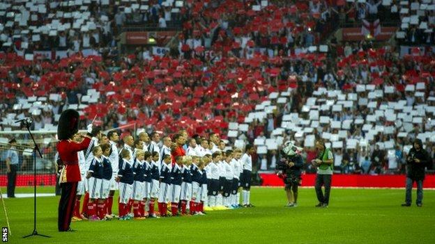 England and Scotland players line up at Wembley