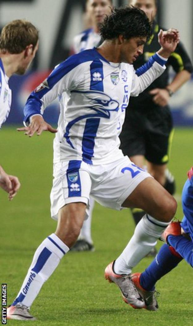 Roger Canas in action for Sibir Novosibirsk