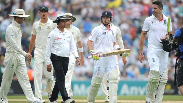Michael Clarke (extreme left) and Kevin Pietersen (far right) have an exchange of views