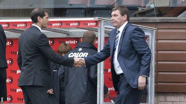 Managers Jackie McNamara and Tommy Wright shake hands