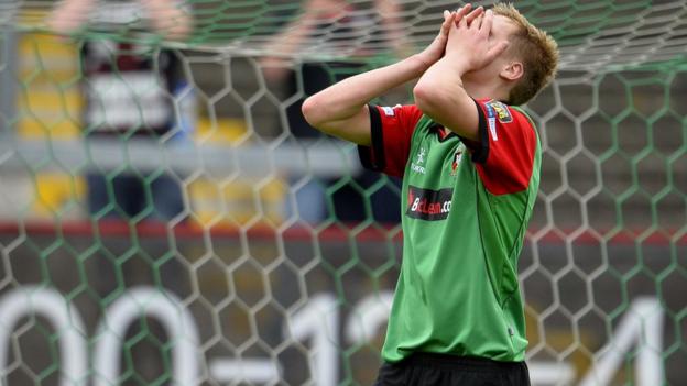Glentoran's Calum Birney reacts after a missed opportunity during the 0-0 Irish Premiership draw with Ballinamallard United at the Oval