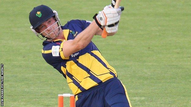 Graham Wagg hit 31 off 17 balls to see Glamorgan home