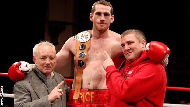 David Price (centre) with promoter Frank Maloney (left) and former trainer Franny Smith