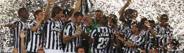 Juventus celebrate their Supercup win over Juventus.