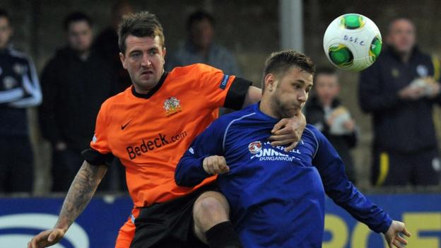 Gareth McKeown and Jamie Douglas in action during Glenavon's 3-3 draw with Dungannon Swifts at Stangmore Park