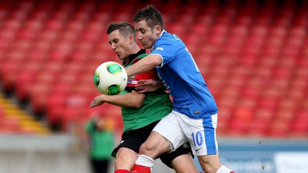 Glentoran's Marcus Kane attempts to shrug off the challenge of Linfield's Michael Carvill at Windsor Park