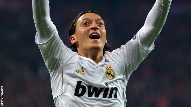 Arsenal fans “angry” with Mesut Ozil after he posted picture in Real Madrid  kit – Citi Sports Online