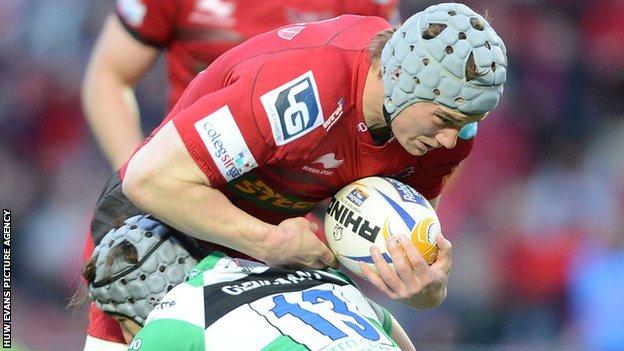 Jonathan Davies in action for the Scarlets