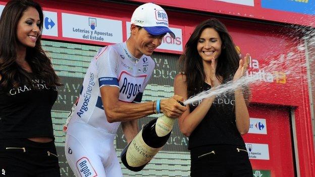 Warren Barguil celebrates his victory on stage 13 of the Vuelta a Espana