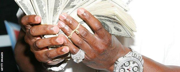 'Money' Mayweather holding wads of cash