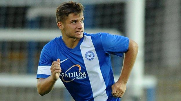 Nuneaton Town: Posh's Richens signs for Boro on month's loan - BBC Sport