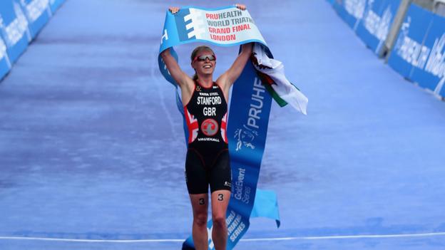 Non Stanford crosses the line to win the ITU Triathlon Grand Final in London and take the world title.