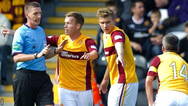 Craig Thomson is confronted by Motherwell players