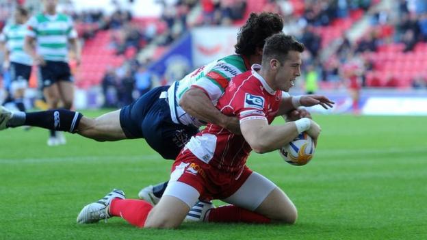 Scrum-half Gareth Davies scores the first of his two tries in the Scarlets 26-10 win against Treviso in the Pro12.