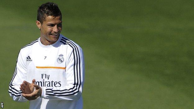 Cristiano Ronaldo signs new five-year Real Madrid contract