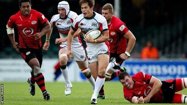 Plymouth Albion break through the Jersey defence