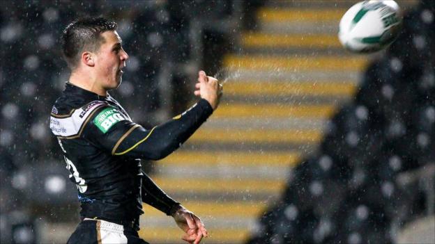 Jamie Shaul celebrates an individual try scored for Hull against Catalans