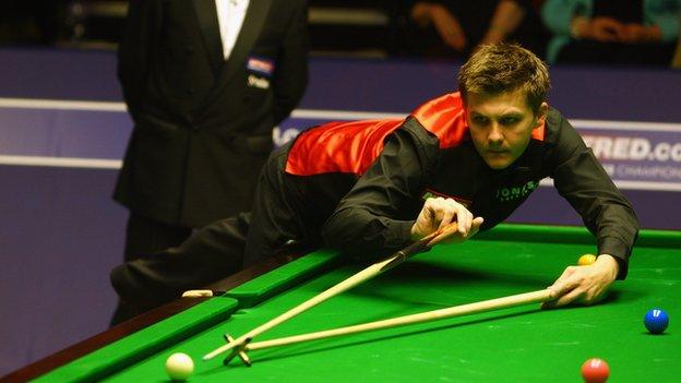 Ryan Day in action against lee at the 2009 World Championship