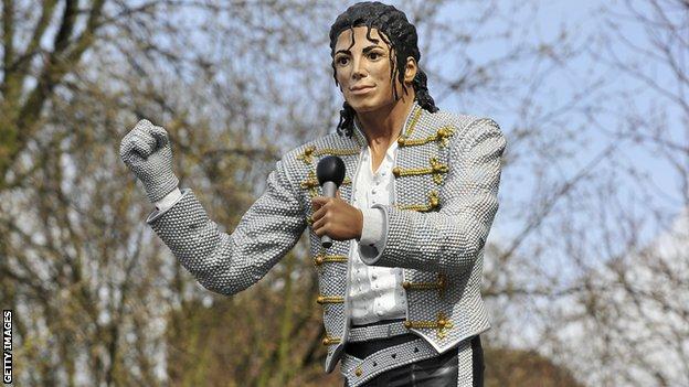 Michael Jackson statue at Craven Cottage