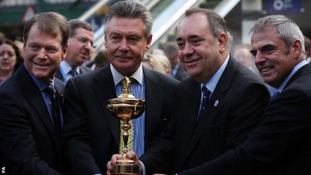 From left: American Ryder Cup Captain Tom Watson, European Trade Commissioner Karel De Gucht, Scottish First Minister Alex Salmond and European Ryder Cup Captain Paul McGinley