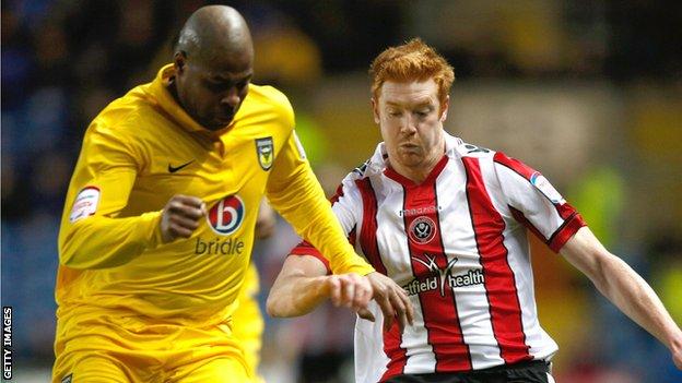 Michael Duberry tackles Sheffield United's Dave Kitson