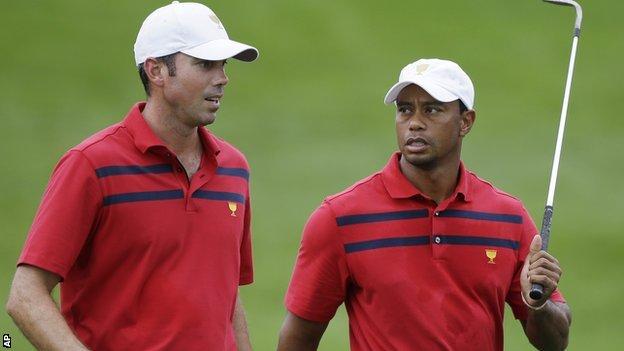 Matt Kuchar (left) and Tiger Woods