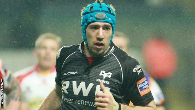Justin Tipuric playing for the Ospreys