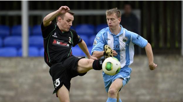 Jason Hill and Liam Bagnall contend for possession as Glentoran defeat Warrenpoint Town 1-0 at Stangmore Park