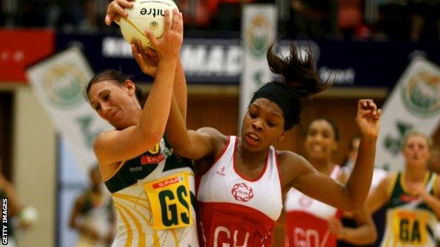 Chrisna Bootha of South Africa and Eboni Beckford-Chambers of England compete for the ball