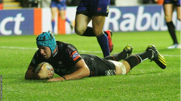 Flanker Justin Tipuric crosses for one of his two tries in the Ospreys 40-17 won over the Dragons in Swansea.