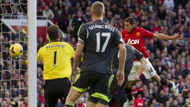 Javier Hernandez scores Manchester United's winner