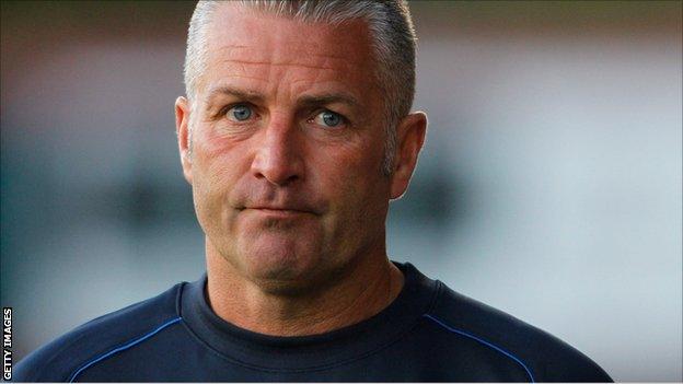 Gary Mills committed to Gateshead despite Forest Green interest - BBC Sport