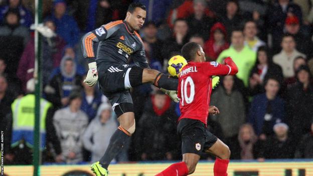 A dramatic end to the south Wales derby sees Swansea goalkeeper Michel Vorm sent off for bringing down Fraizer Campbell as Cardiff win the game 1-0