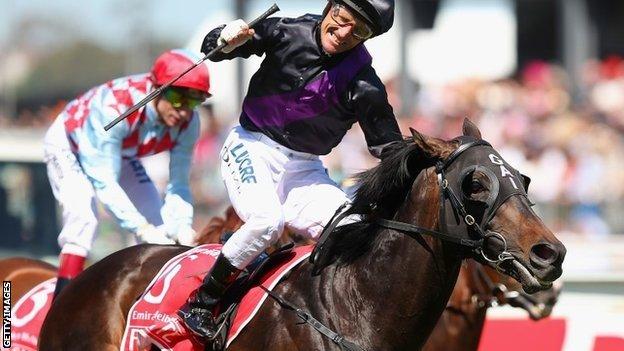 Jockey Damien Oliver wins the Melbourne Cup on Fiorente
