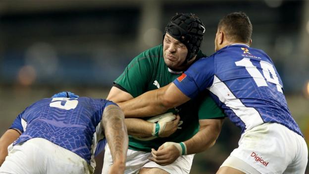 Ireland prop Mike Ross comes up against Alapati Leuia and Teofilo Paulo
