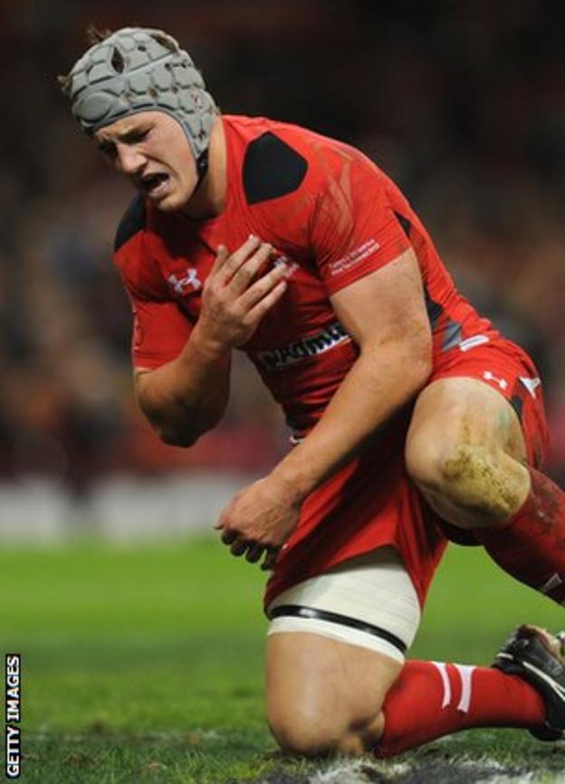 Jonathan Davies clutches his chest after being injured on Saturday