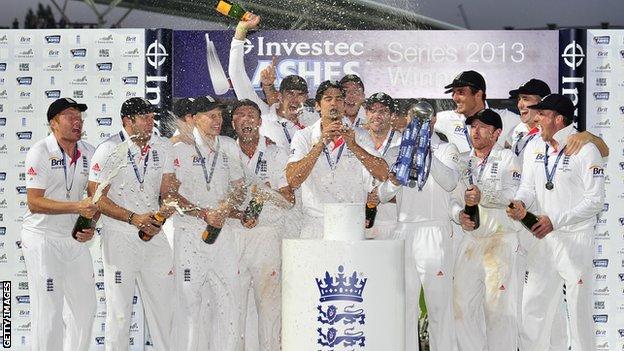 England celebrate winning the Ashes in 2013