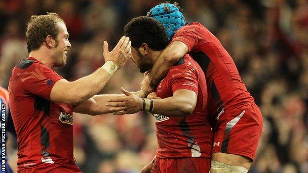 Alun Wyn Jones and Justin Tipuric congratulate Toby Faletau after his try for Wales.