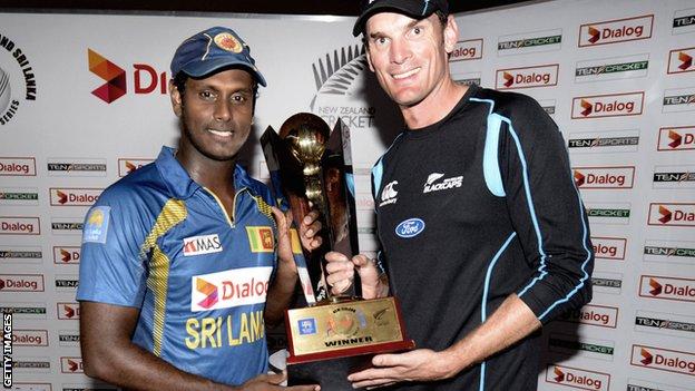 Sri Lanka captain Angelo Mathews and New Zealand skipper Kyle Mills with the one-day series trophy
