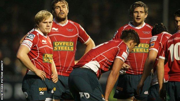 Scarlets players at end of Saracens