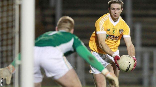 Offaly goalkeeper Alan Mulhall prepares for Tony Scullion's shot