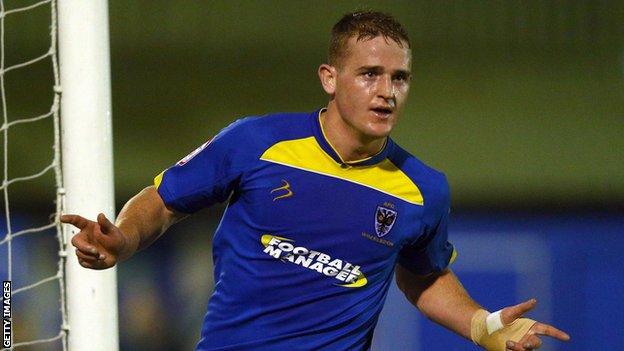 Charlie Strutton: Aldershot sign AFC Wimbledon striker on loan - BBC Sport