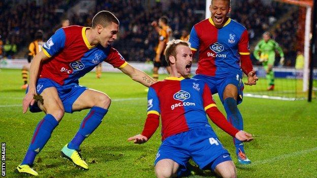 Crysttal Palace celebrate Barry Bannan's winner