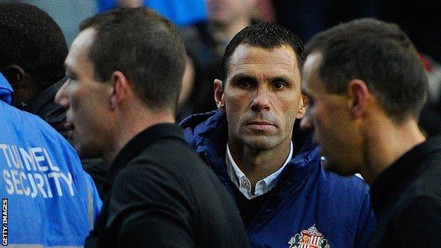 Sunderland manager Gus Poyet glares at referee Kevin Friend