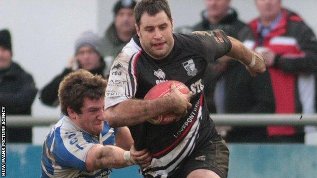 Chris Dicomidis in action for Pontypridd